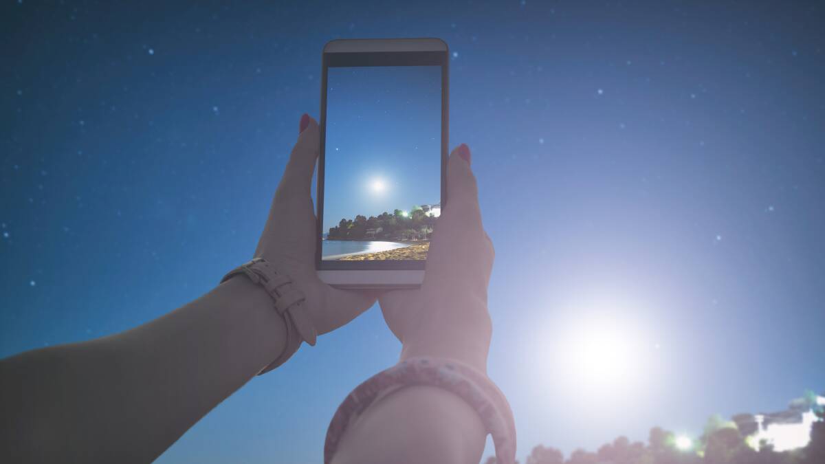 SMARTPHONE STARGAZING: Apps help you identify stars and constellations.