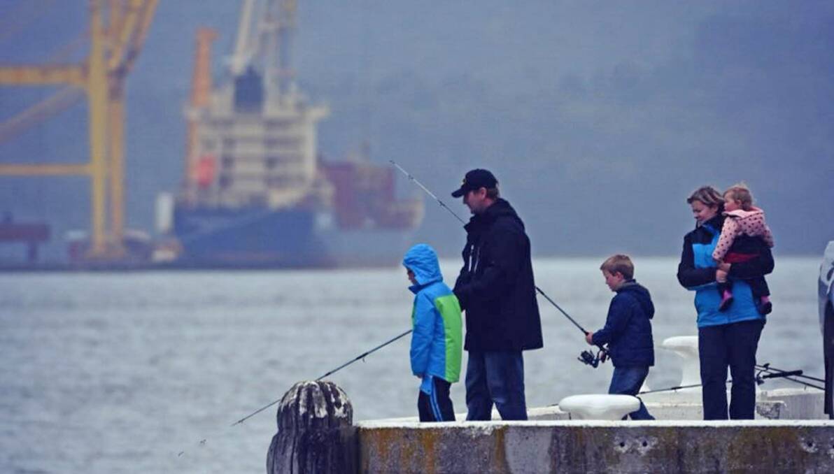Tyson, 7, Roger, Xavier, 5, Lauren and Isabella Saunders, 16mths, enjoy a spot of fishing on a damp afternoon in Beauty Point. Photo: Scott Gelston