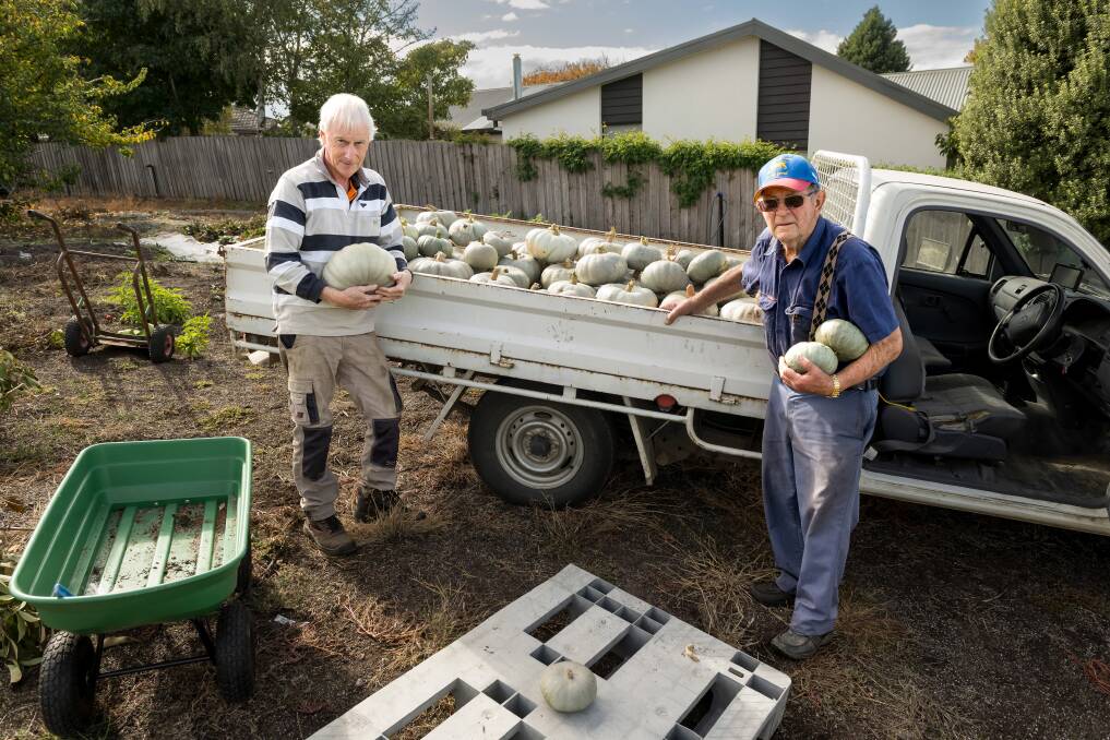 Bill Allan and son-in-law Patrick Seadon load up the ute. Picture by Phillip Biggs 