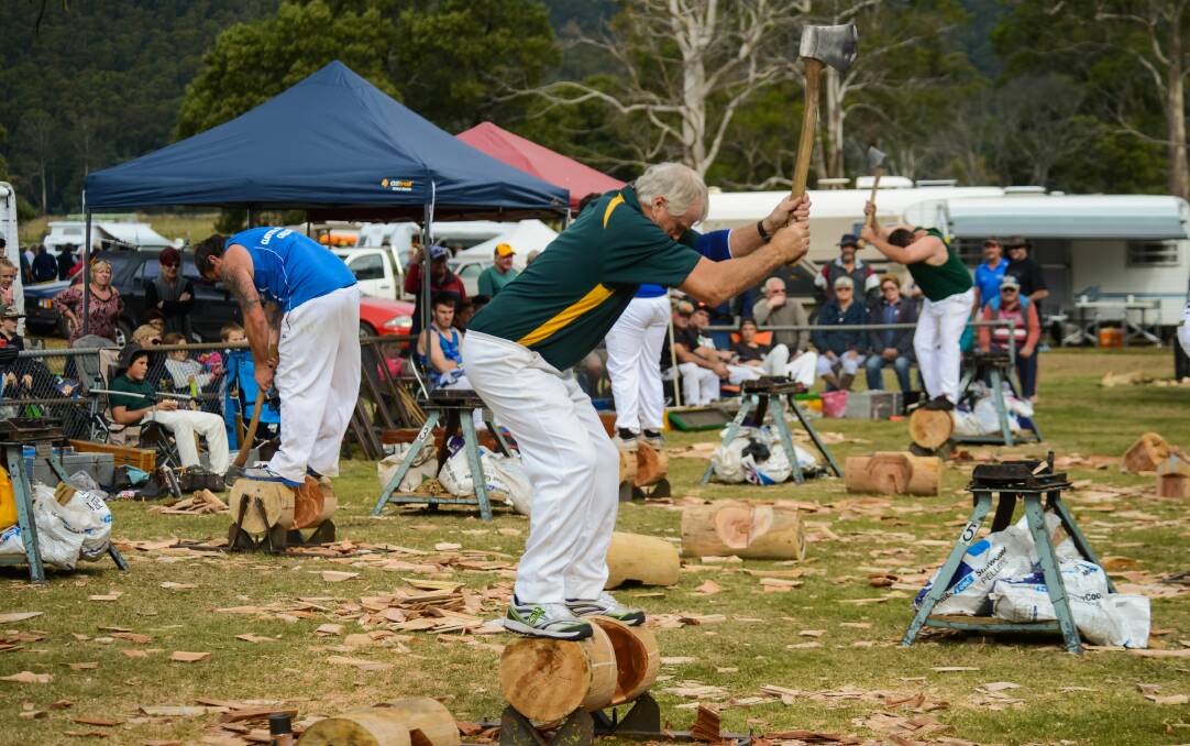 BIG EFFORT: Colin Fellows works his way through a log during the 300mm underhand event.