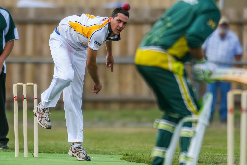 HANDY: Beauty Point bowler Gavin Nutting in action. Picture: Phillip Biggs