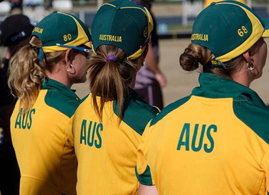 GREEN AND GOLD: Invermay bowler Rebecca Van Asch (centre) lines up with her Australian triples teammates on the Gold Coast at the weekend. Picture: Bowls Australia 