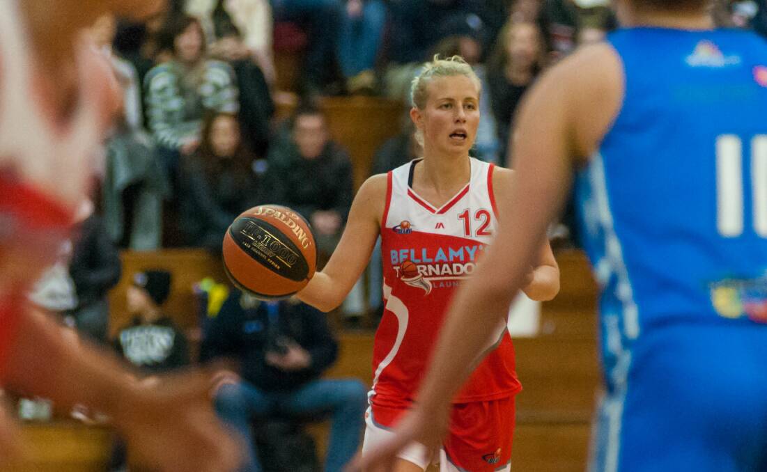 RHYTHM: A patient Emma Haywood travels down court for the Torns on Saturday night in the SEABL women's clash. Picture: Phillip Biggs