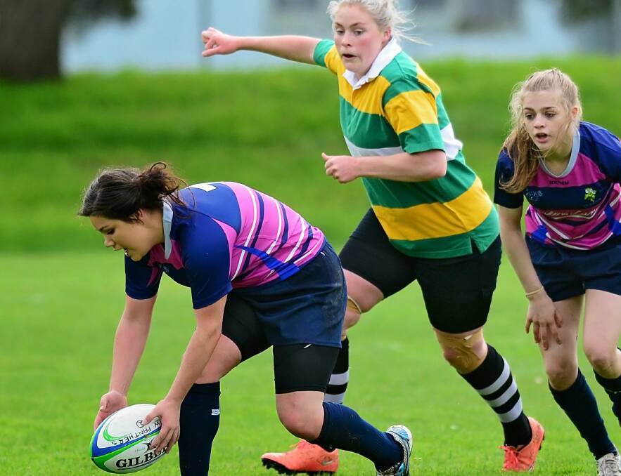 HARD YARDS: Brielle Quigley moves from a pick and run in last year's Northern Tasmanian rugby sevens carnival game for Launceston Bees. Picture: Phillip Biggs