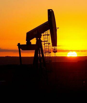US oil production will continue its surge to hit a record 9.6 million barrels a day in 2016, the US Energy Department predicts. Photo: Karen Bleier