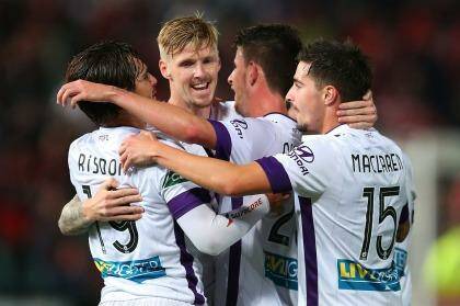 Andrew Keogh of the Glory celebrates with team mates after scoring. Photo: Getty Images`