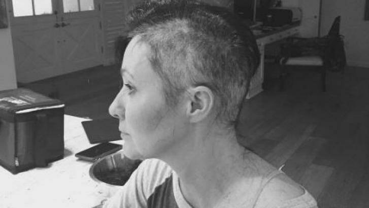 Shannen Doherty as she has her hair shaved off. Photo: theshando/Instagram