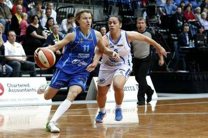Jess Bibby in action against the Sydney Flames. Photo: Jeffrey Chan