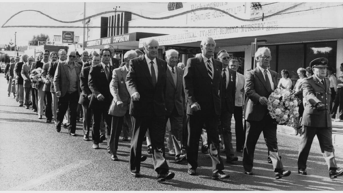 Anzac Day flashback gallery | Ex-servicemen march to the George Town Cenotaph. 1989.