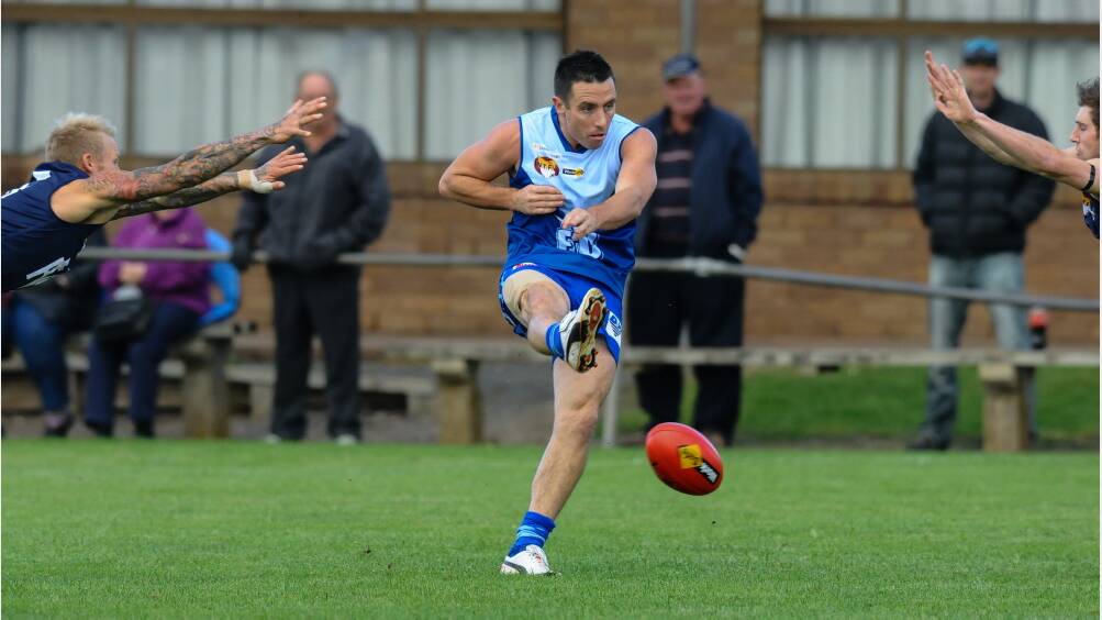 Former St Kilda player Stephen Milne played for Penguin against Wynyard in an NTFL clash. Picture: Neil Richardson