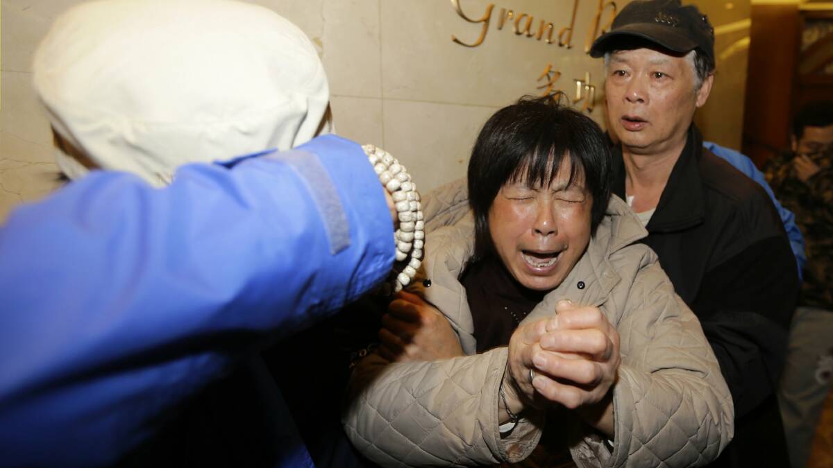 Relatives of passengers aboard Malaysia Airlines MH370 cry after watching a television broadcast of a news conference, in the Lido hotel in Beijing, March 24, 2014. Malaysian Prime Minister Najib Razak has told families of passengers of a missing Malaysian airliner that the plane ended its journey in the southern Indian Ocean. Photo: Reuters.