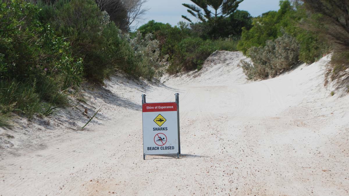 A beach closed sign has been put up at Wylie Bay.