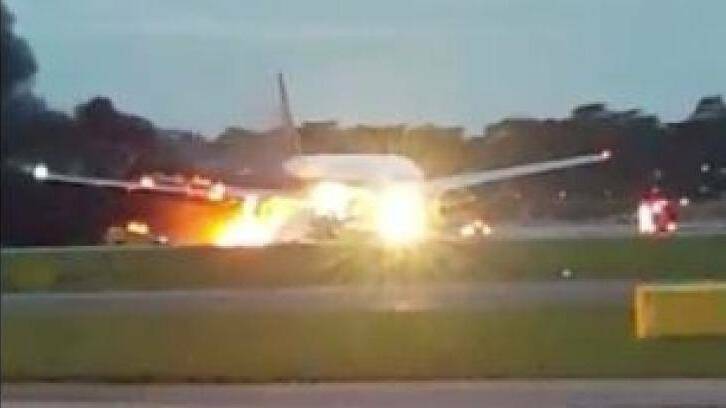 The right wing of the plane erupted in flames after it landed at Changi Airport. Photo: Twitter/@aDiLahLovatics
