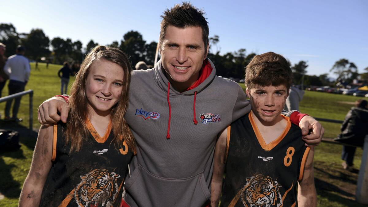 Beauty Point player Ellen Brickhill, 10, former Hawthorn captain Shane Crawford and Beauty Point player Sam Ashlin, 12, at the Family Fun Day
