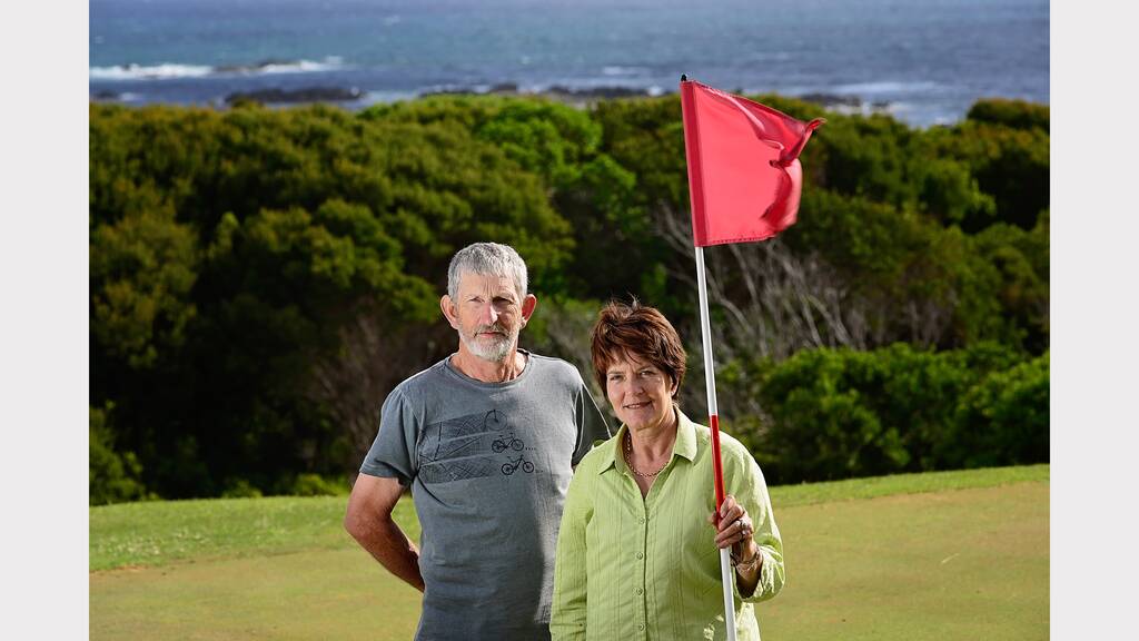 King Island Golf and Bowls Club's Jim Cooper and Robyn Wilson. Picture: PHILLIP BIGGS.