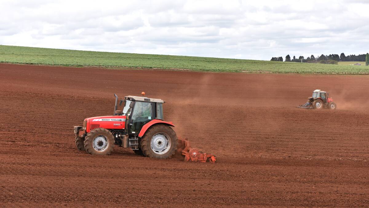 UPDATE SKILLS: Farmers apply for business course. Picture: Brodie Weeding
