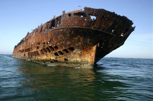 The wreck of the Norwegian iron-hulled barque the Farsund 