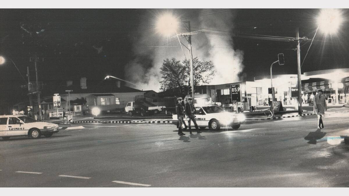 Fire at Brewsters Hardware on Invermay Road. October 22, 1990.
