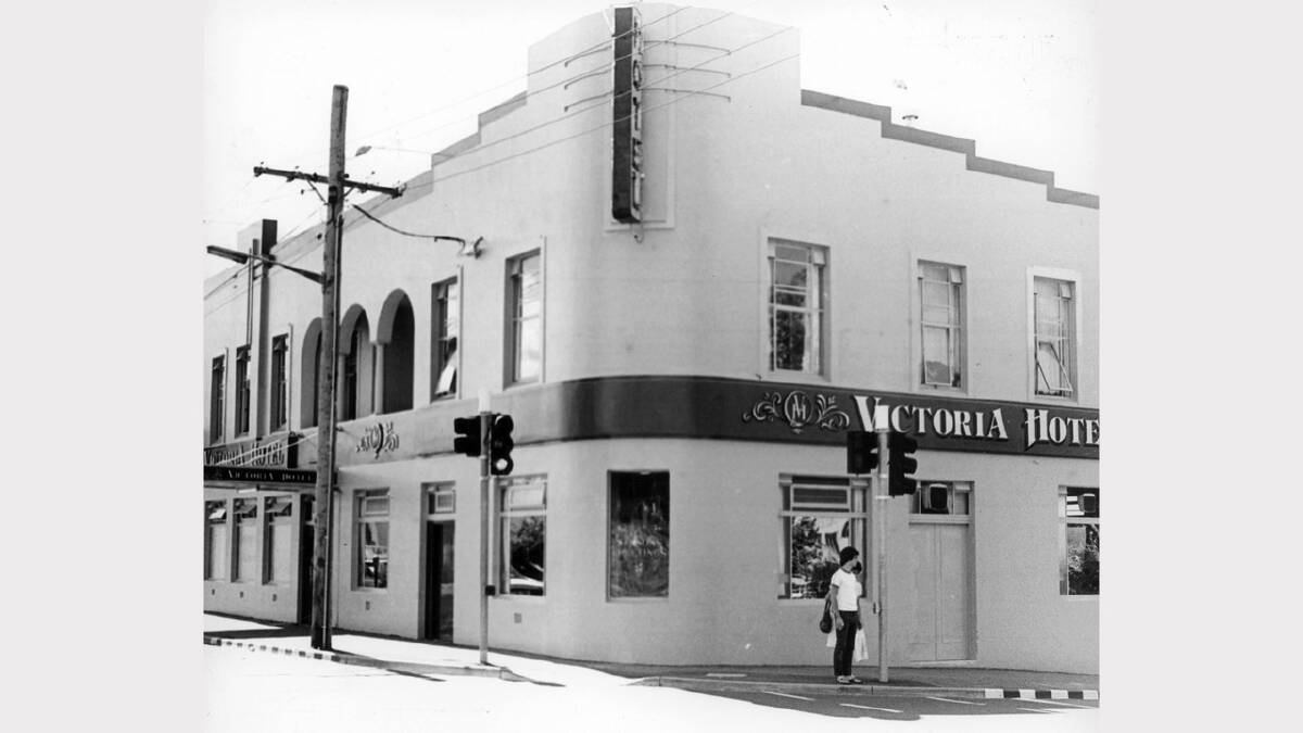 The Victoria Hotel - now Irish Murphy's - on the corner of Bathurst and Brisbane streets. January 6, 1986.
