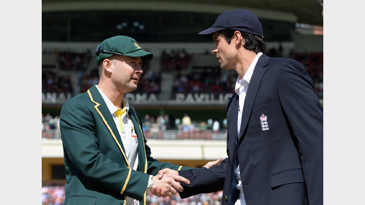 Captains Michael Clarke and Alistair Cook shakes hands at the toss this morning. Photo: Getty Images.