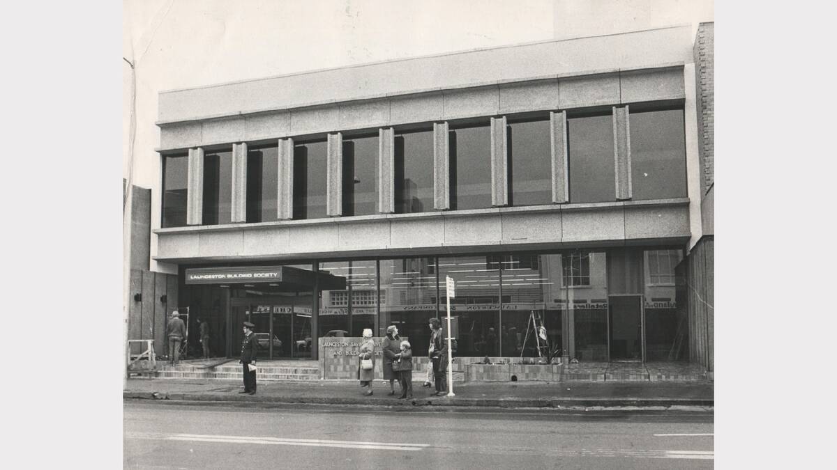 The newly constructed offices of the Launceston Savings Investment and Building Society in St John Street. Photo: June 1974.