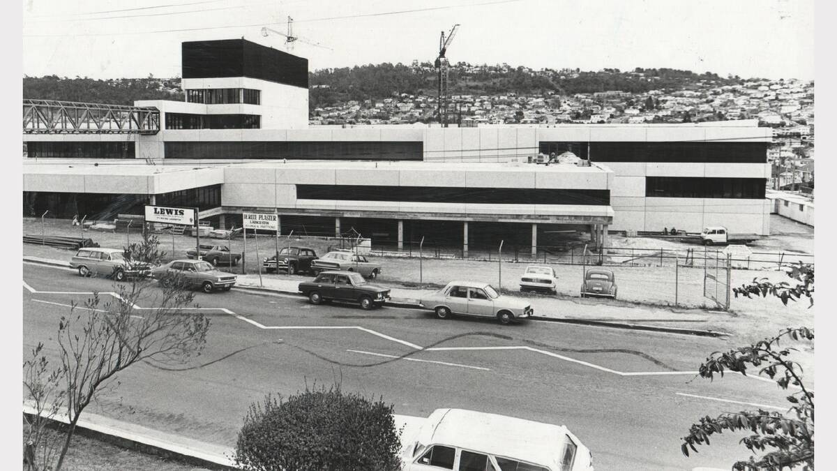 The new LGH building. Photo: September 1978.