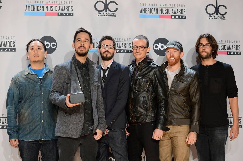 Musicians Joe Hahn, Mike Shinoda, Brad Delson, Chester Bennington, Dave Farrell, and Rob Bourdon of Linkin Park pose with the Favorite Alternative Artist award in the press room at the 40th American Music Awards held at Nokia Theatre L.A. Live in Los Angeles, California. Photo by Jason Merritt/Getty Images