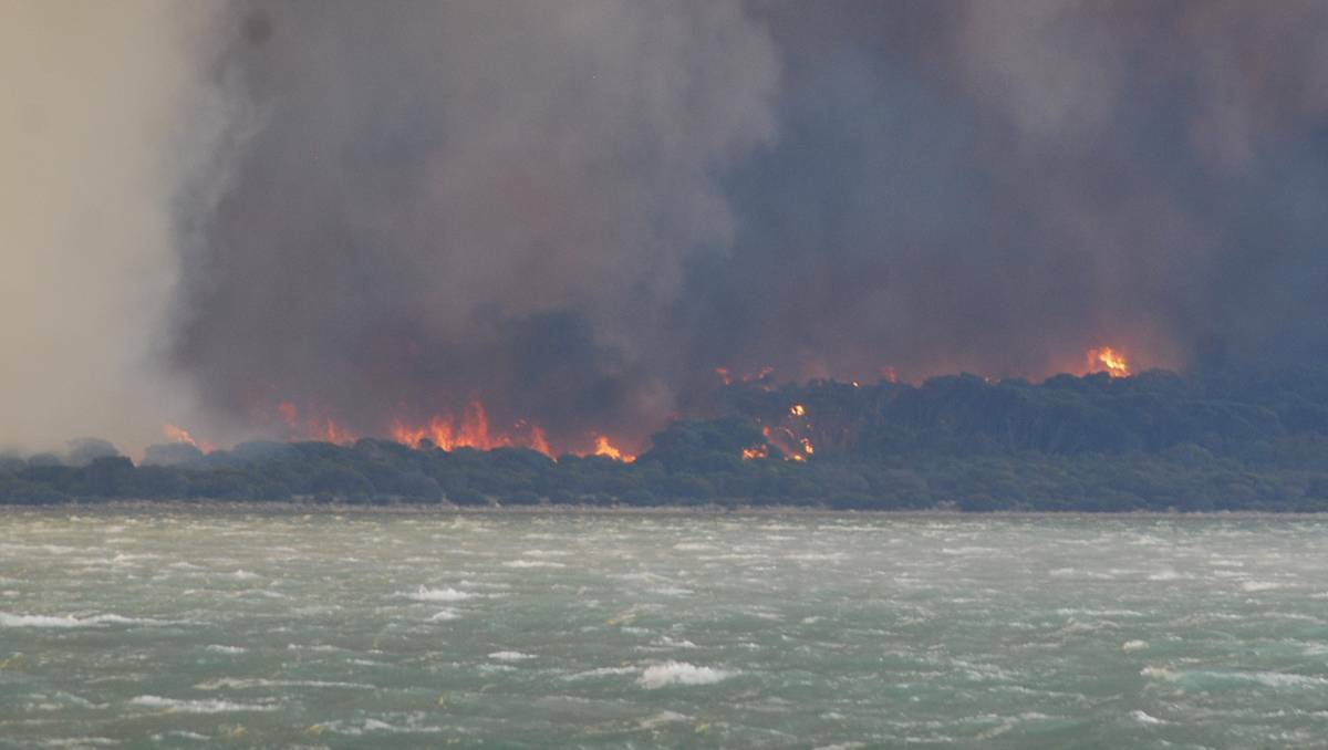 A bushfire is raging out of control near Port Lincoln, SA. Photo: Port Lincoln Times