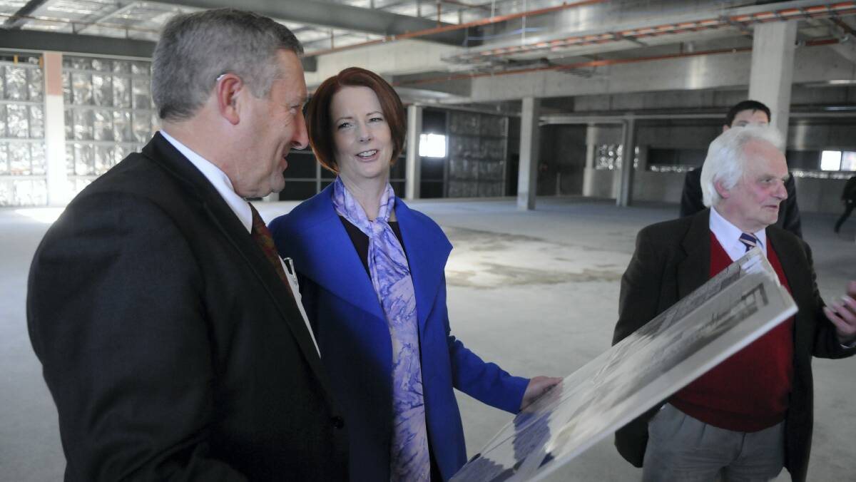Bass Labor MHR Geoff Lyons chats to Prime Minister Julia Gillard at the Launceston General Hospital with surgery director Berni Einoder at the PM's last visit to the North in July.