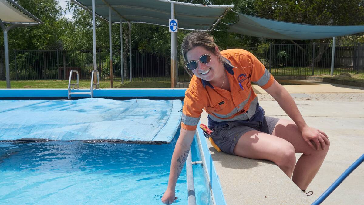 Logan DeRuyter from IFE preparing the Lilydale pool. Picture by Rod Thompson