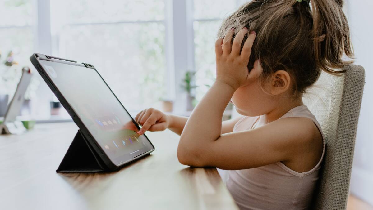 Experts warn of too much screen time for young children