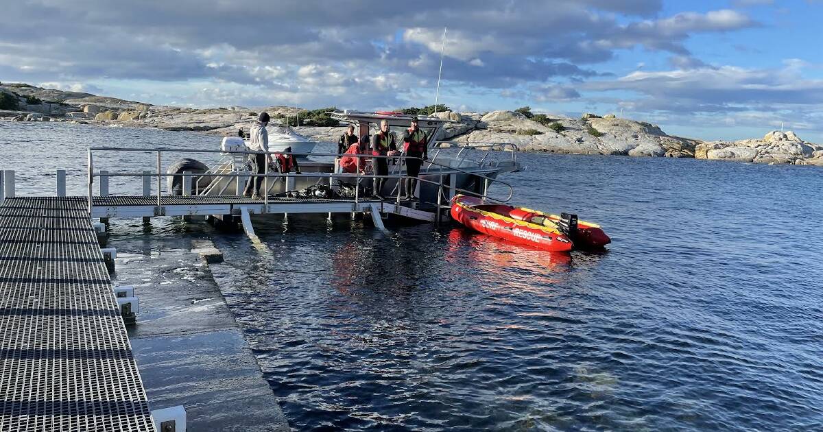 Police searching for two overdue divers near Bicheno