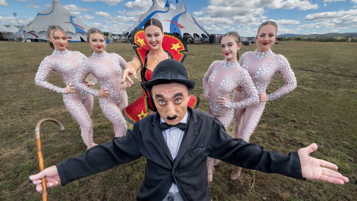 Moscow Circus performers Tianni Weber, Tanika Weber, Elly Rowbotham, Gagih Avetisyan (front), Kasey Parker, Paris Lavigbe-Isherwood. Picture by Phillip Biggs