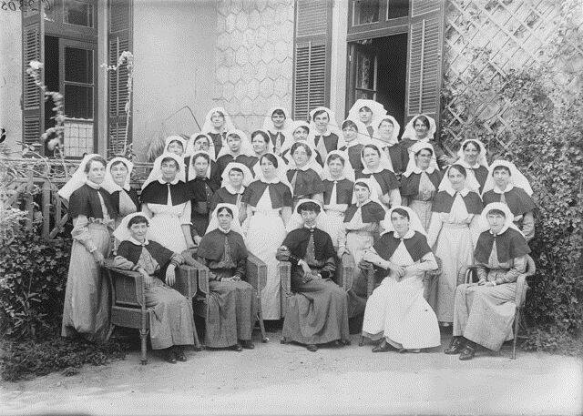 Group portrait of the Nursing Staff at the No.1 Australian Stationary Hospital at Ismailia c. Feb 1916. Jean is seated in the middle of the front row. Picture: AWM