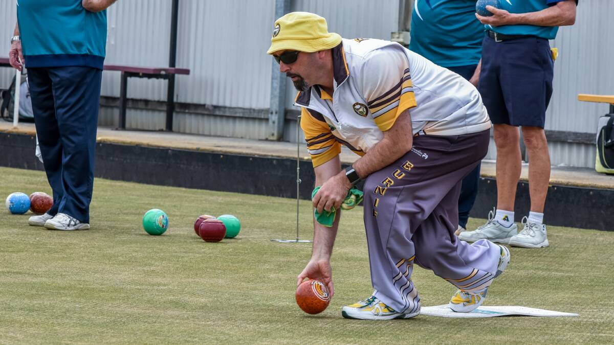 GOOD GREENS: Tony Simpson takes his shot in the Premier League match between Burnie and the Devonport Eagles. Picture: Neil Richardson