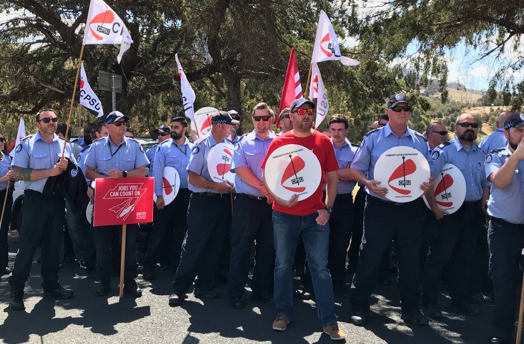 Prison staff rally at Risdon Prison against government plans to recruit untrained staff.