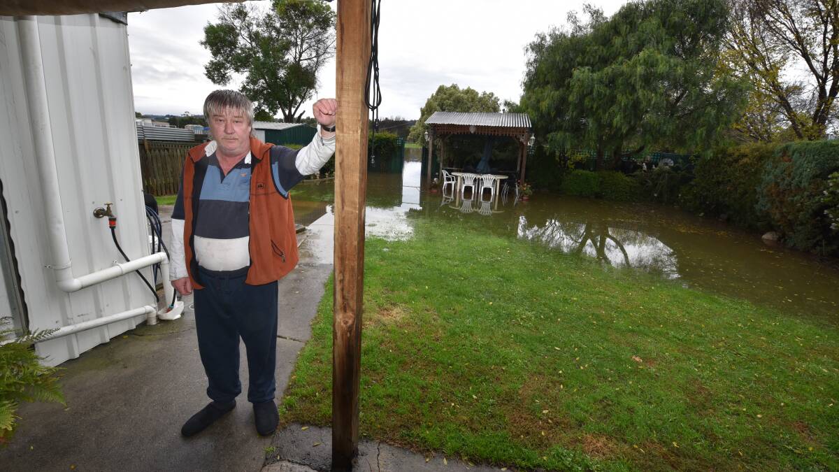 WET: Newstead resident Keith Miller prepares for a similar fate to that of the 1993 floods. Picture: PAUL SCAMBLER