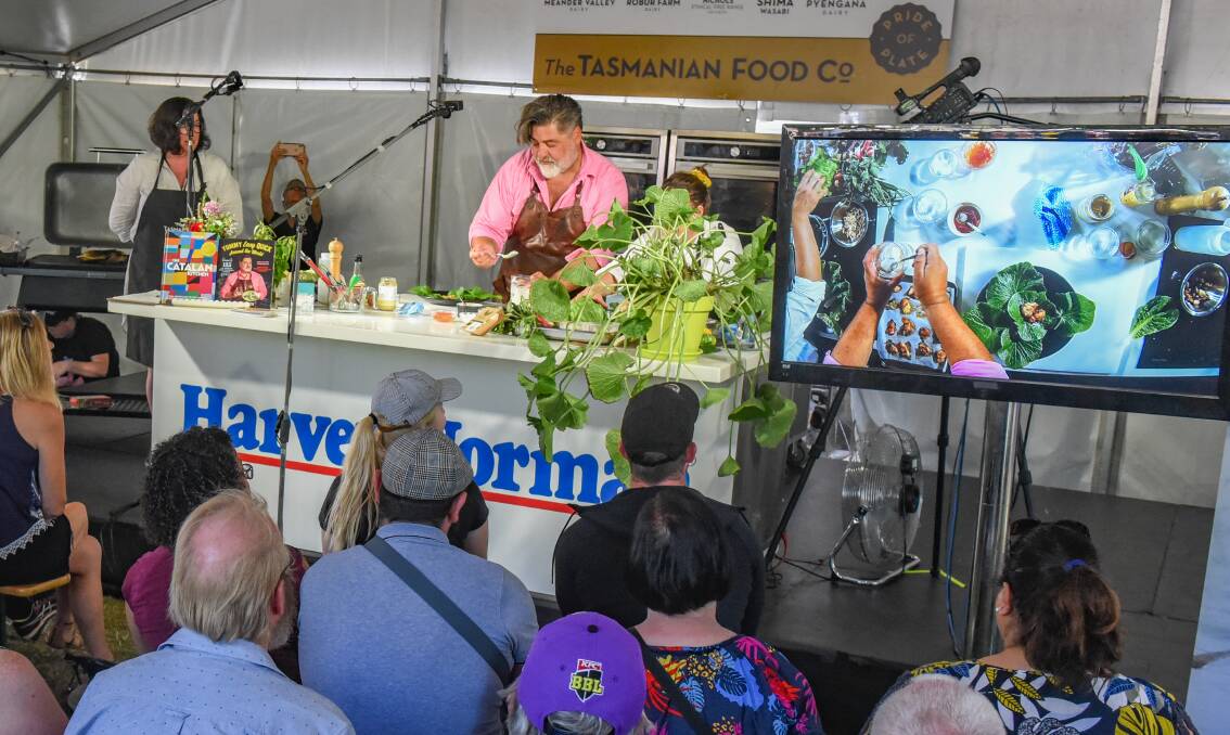 Masterchef judge Matt Preston puts together some simple dishes using local produce in front of a packed audience in City Park. Picture: Paul Scambler