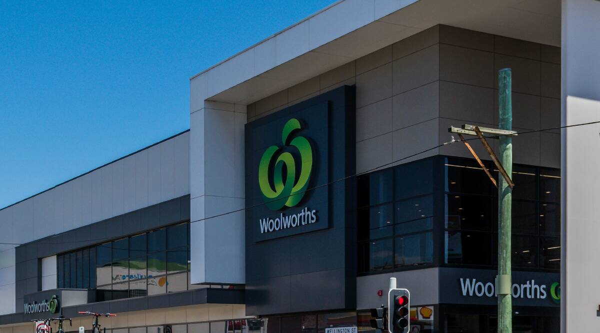 Issues at distribution centres, abattoirs and meat processors in Victoria shouldn't impact Tasmania yet, Woolworths says.