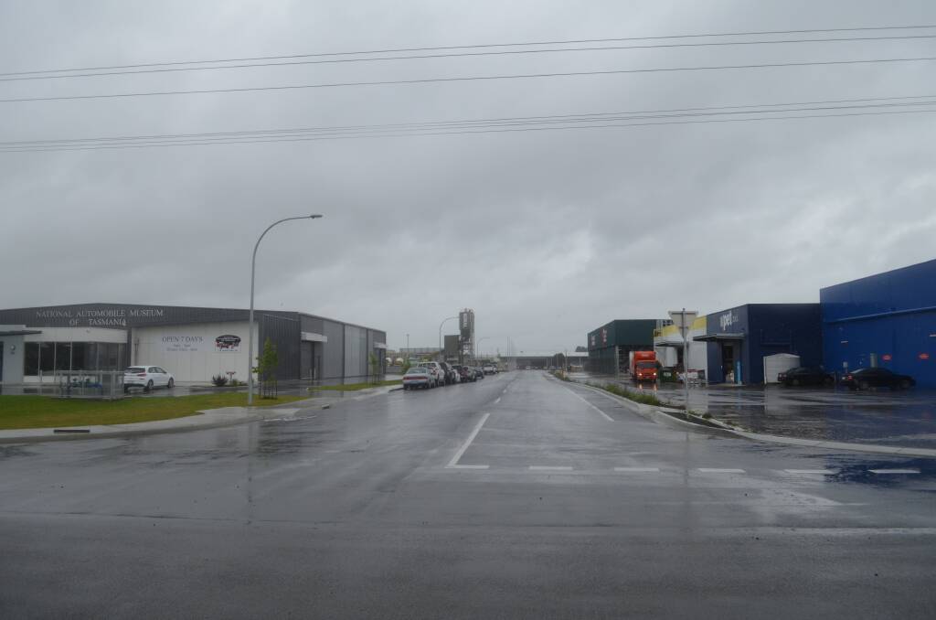 The new road connecting Lindsay and Gleadow streets behind Bunnings and other big box retailers.