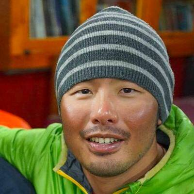 Mountaineer Gilian Lee was documenting his climb on Twitter before he started complaining of worsening health, and was then found unconscious by rescuers. Image: Twitter