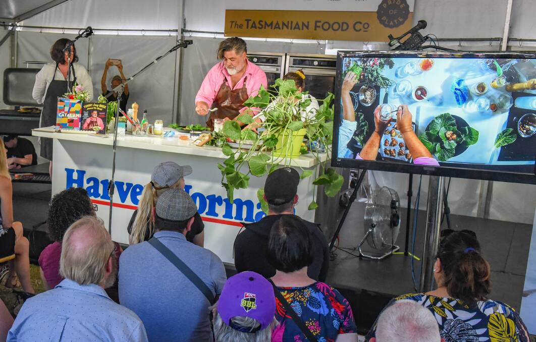 Masterchef judge Matt Preston puts together some simple dishes using local produce in front of a packed audience in City Park. Picture: Paul Scambler