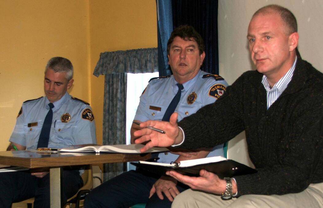 Member for Bass Peter Gutwein discusses vandalism in Bridport with police in 2006.