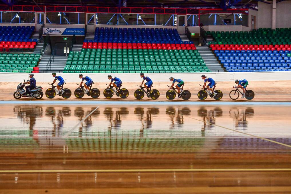 Next gear: Matt Gilmore paces cyclists, Kelland O'Brien, Alex Porter, Leigh Howard, Sam Welsford and Cameron Scott with TIS riders Zack Gilmore and Josh Duffy at the Silverdome. Picture: Scott Gelston