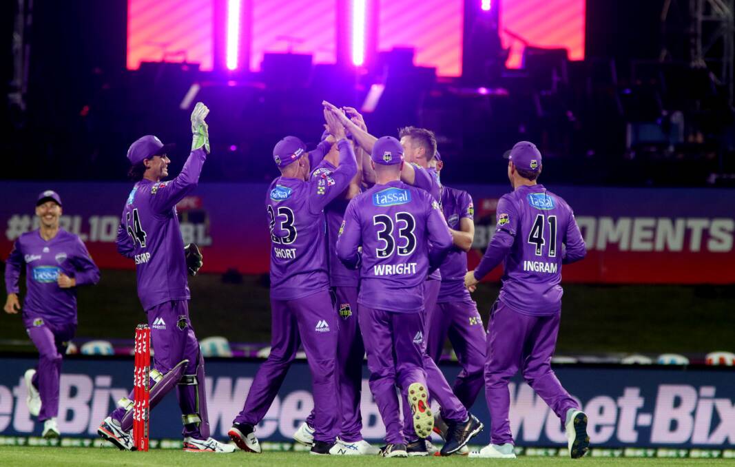 James Faulkner celebrating with the Hurricanes after capturing a wicket.