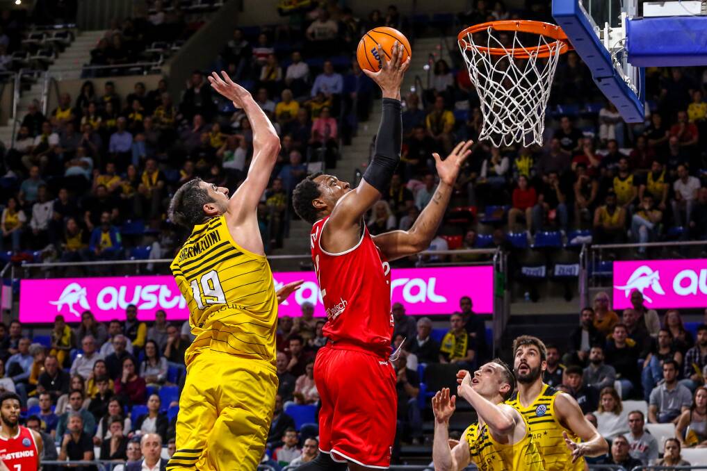 JUMPER: MiKyle McIntosh makes a jump shot for his Beligian team Filou Oostende in 2020. Picture: Getty Images