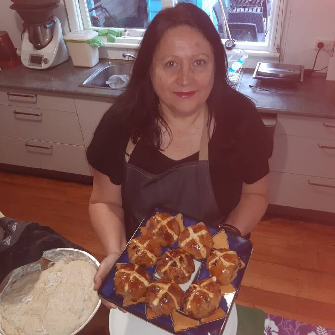 Amanda Sutton with her hot cross buns. Picture: supplied