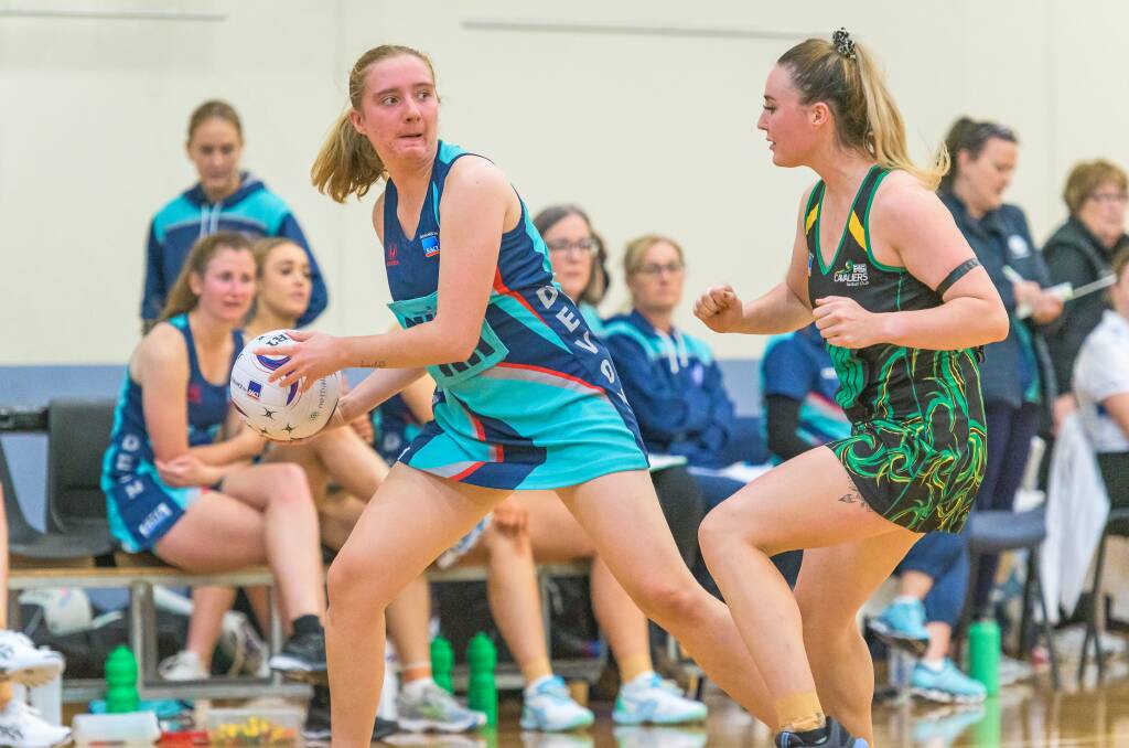 DEFENCE: Devon's Hannah Magor attempts to protect the ball from Cavs' Shannae Heazlewood. Picture: Simon Sturzaker