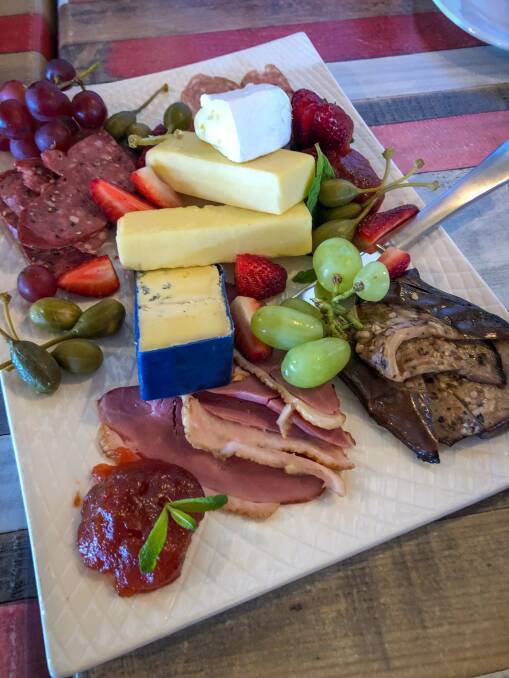 course 1 : local cheese & meat platter, with Boomer Creek's Sparkling Joy 2019