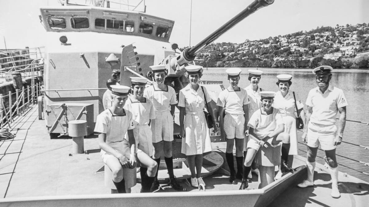 15/1/1985 Visiting HMAS Launceston were TS Tamar Cadets, Bevan Steer 15, Dean Brewer 15, Wade McFarlane 15, Michelle Waters 15, Michael Steer 15, Donna Cain 14, Rebecca Smith 16, Derek Brewer 13 all of Launceston with Petty Officer R.W. Timms of Adelaide. Picture: Neil Richardson
